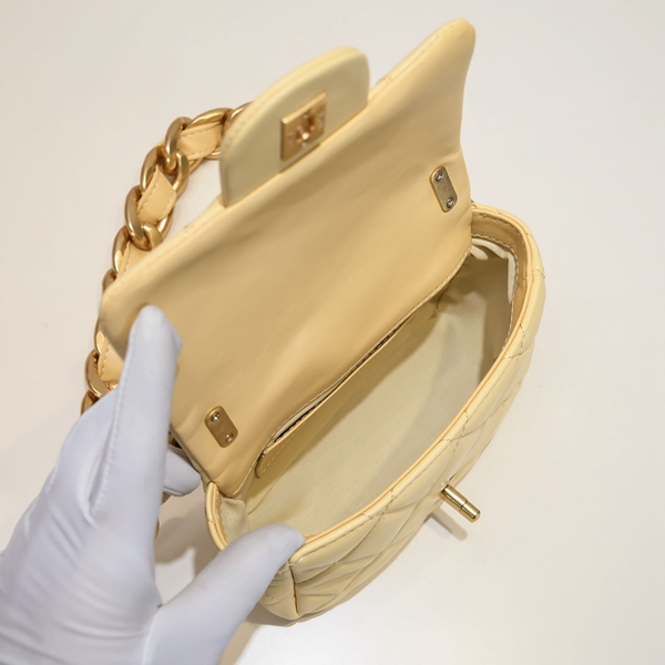 シャネルバッグ着用イメージ